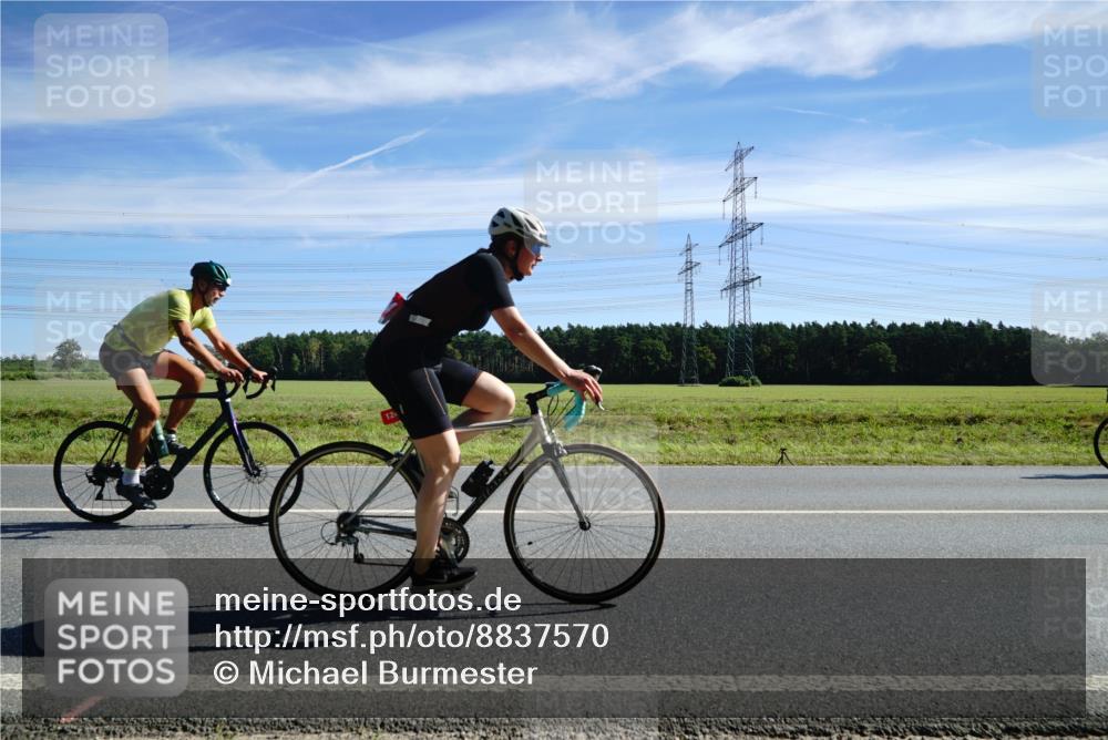 07.09.2025 - 19. Norderstedt Triathlon Michael Burmester http://msf.ph/oto/8837570 07.09.2025 12:03:07 Radfahren 207, 793, 1244, 1247, 1251, 1307 meine-sportfotos.de