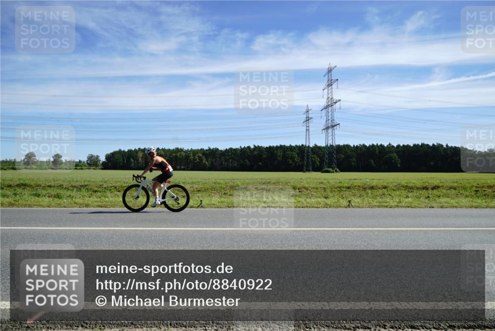 07.09.2025 - 19. Norderstedt Triathlon Michael Burmester http://msf.ph/oto/8840922 07.09.2025 12:22:51 Radfahren 820, 856 meine-sportfotos.de
