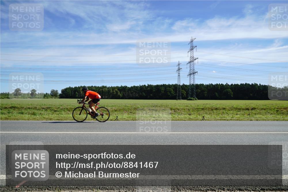 07.09.2025 - 19. Norderstedt Triathlon Michael Burmester http://msf.ph/oto/8841467 07.09.2025 12:25:07 Radfahren 301, 825, 1373 meine-sportfotos.de