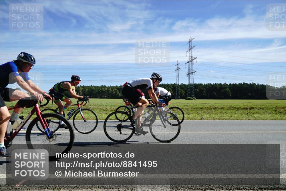 07.09.2025 - 19. Norderstedt Triathlon Michael Burmester http://msf.ph/oto/8841495 07.09.2025 12:25:16 Radfahren 205, 220, 274, 292, 766 meine-sportfotos.de