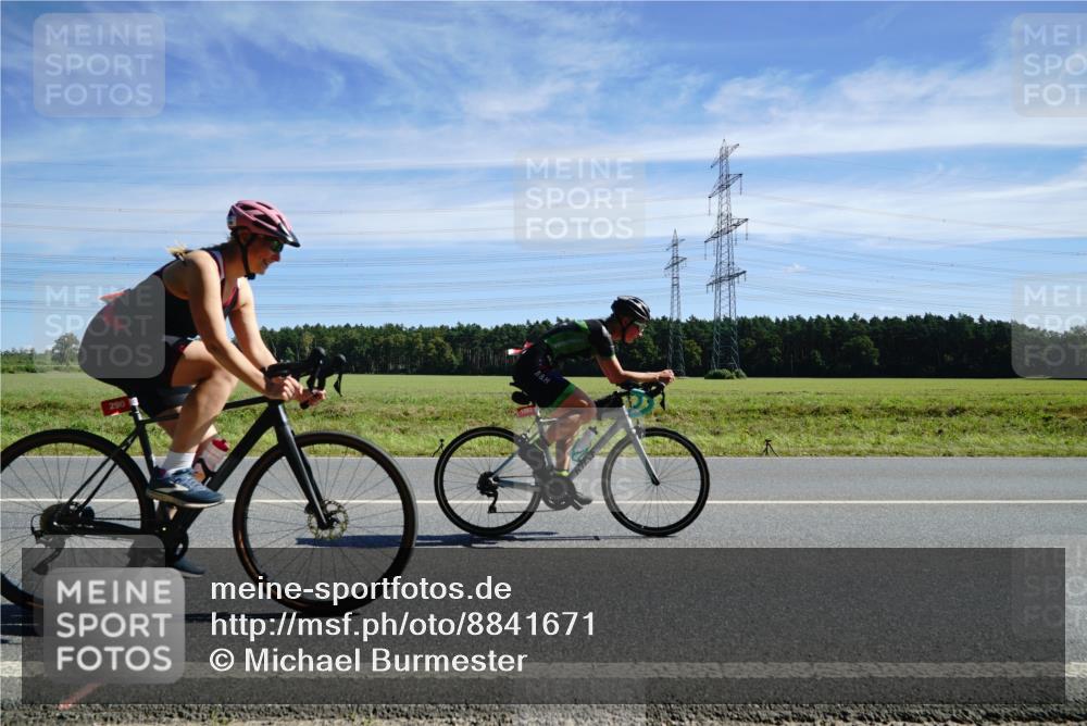 07.09.2025 - 19. Norderstedt Triathlon Michael Burmester http://msf.ph/oto/8841671 07.09.2025 12:26:28 Radfahren 216, 290, 813, 1262 meine-sportfotos.de