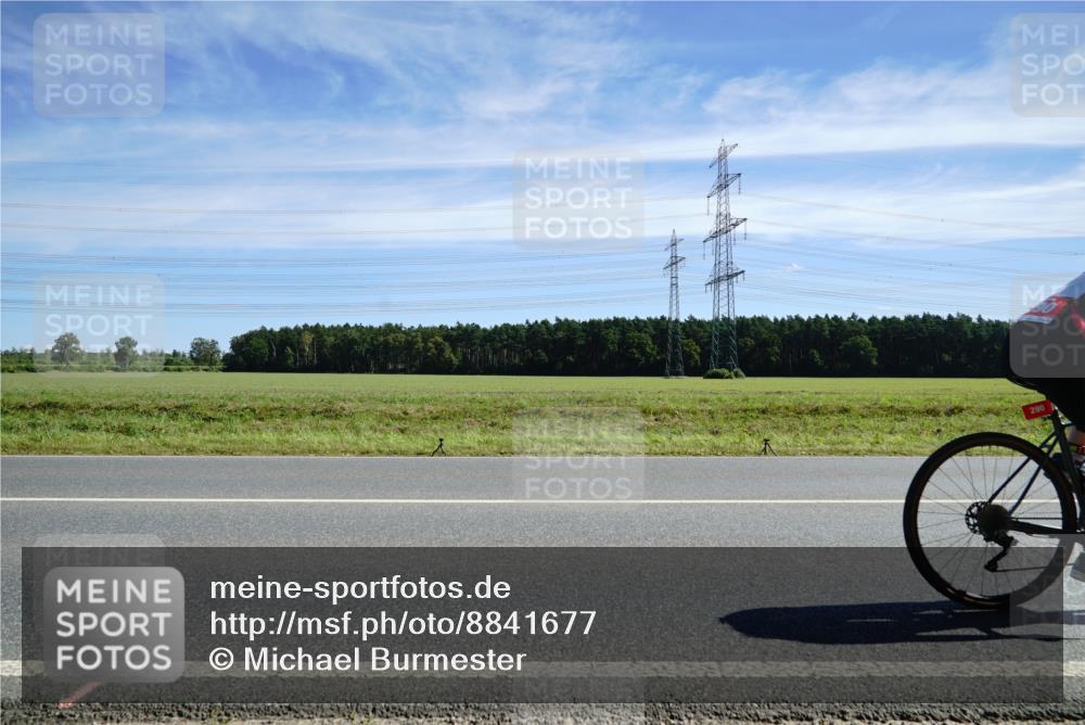 07.09.2025 - 19. Norderstedt Triathlon Michael Burmester http://msf.ph/oto/8841677 07.09.2025 12:26:28 Radfahren 216, 290, 813, 1262 meine-sportfotos.de