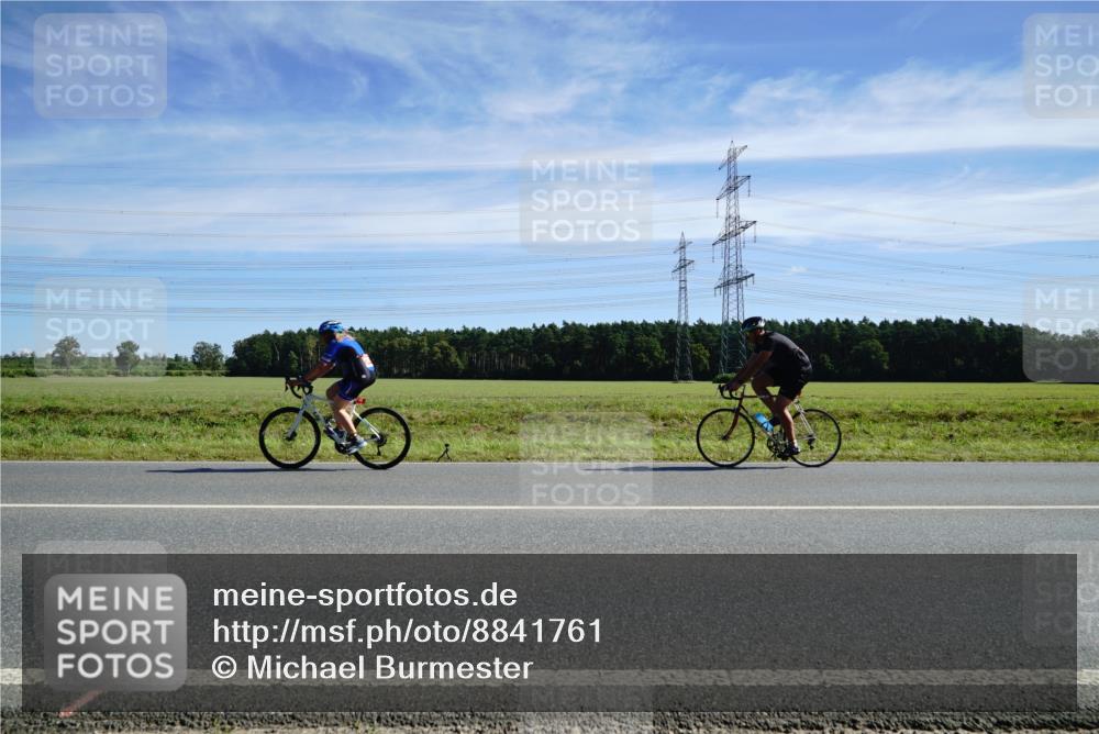 07.09.2025 - 19. Norderstedt Triathlon Michael Burmester http://msf.ph/oto/8841761 07.09.2025 12:26:53 Radfahren 194, 695, 1256 meine-sportfotos.de