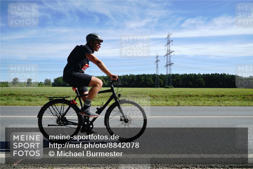 07.09.2025 - 19. Norderstedt Triathlon Michael Burmester http://msf.ph/oto/8842078 07.09.2025 12:28:13 Radfahren 728, 752, 1264, 1331 meine-sportfotos.de