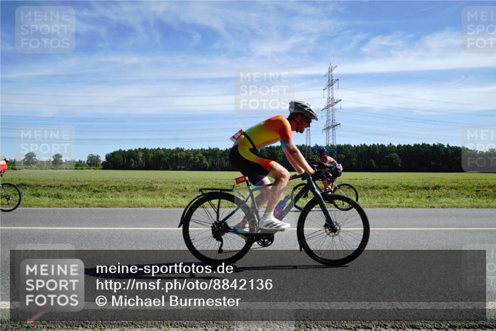 07.09.2025 - 19. Norderstedt Triathlon Michael Burmester http://msf.ph/oto/8842136 07.09.2025 12:28:32 Radfahren 210, 212, 262, 696, 780, 858, 1214, 1329 meine-sportfotos.de