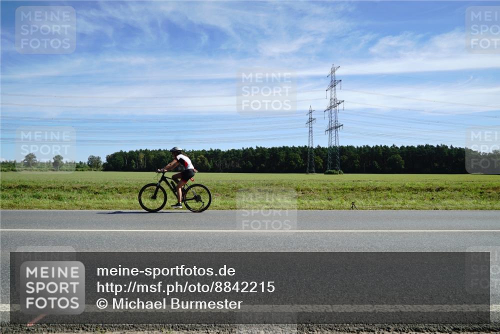 07.09.2025 - 19. Norderstedt Triathlon Michael Burmester http://msf.ph/oto/8842215 07.09.2025 12:28:49 Radfahren 1364 meine-sportfotos.de