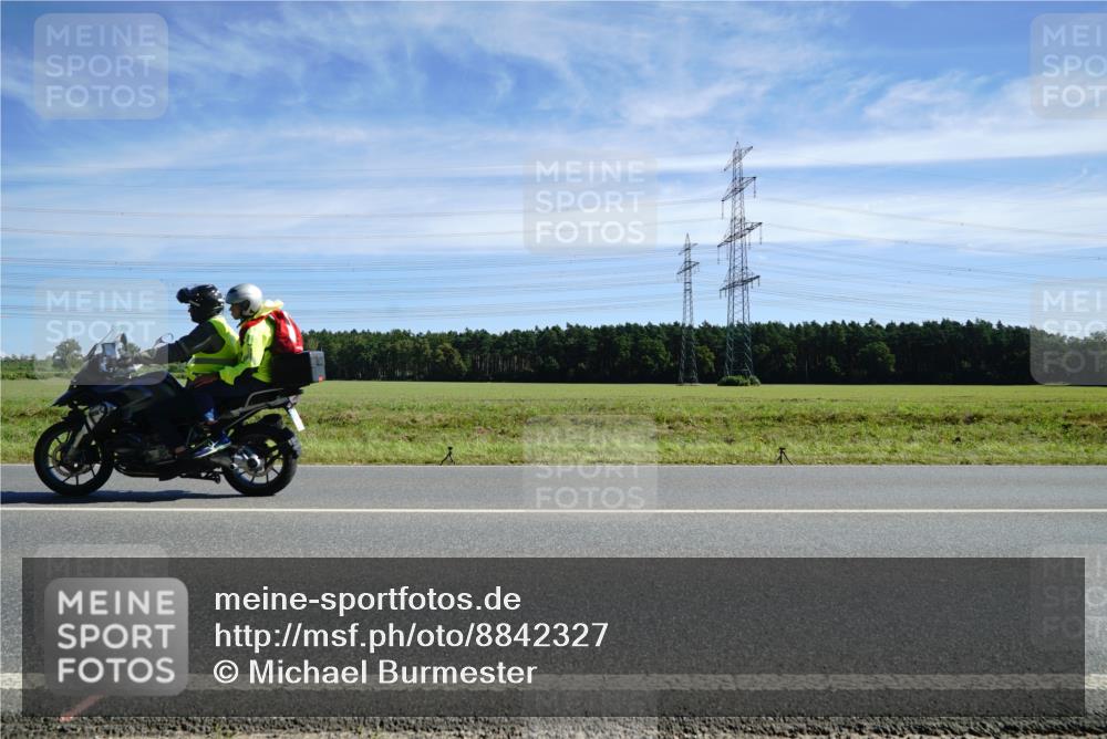 07.09.2025 - 19. Norderstedt Triathlon Michael Burmester http://msf.ph/oto/8842327 07.09.2025 12:29:56 Radfahren 251, 737, 755, 811 meine-sportfotos.de