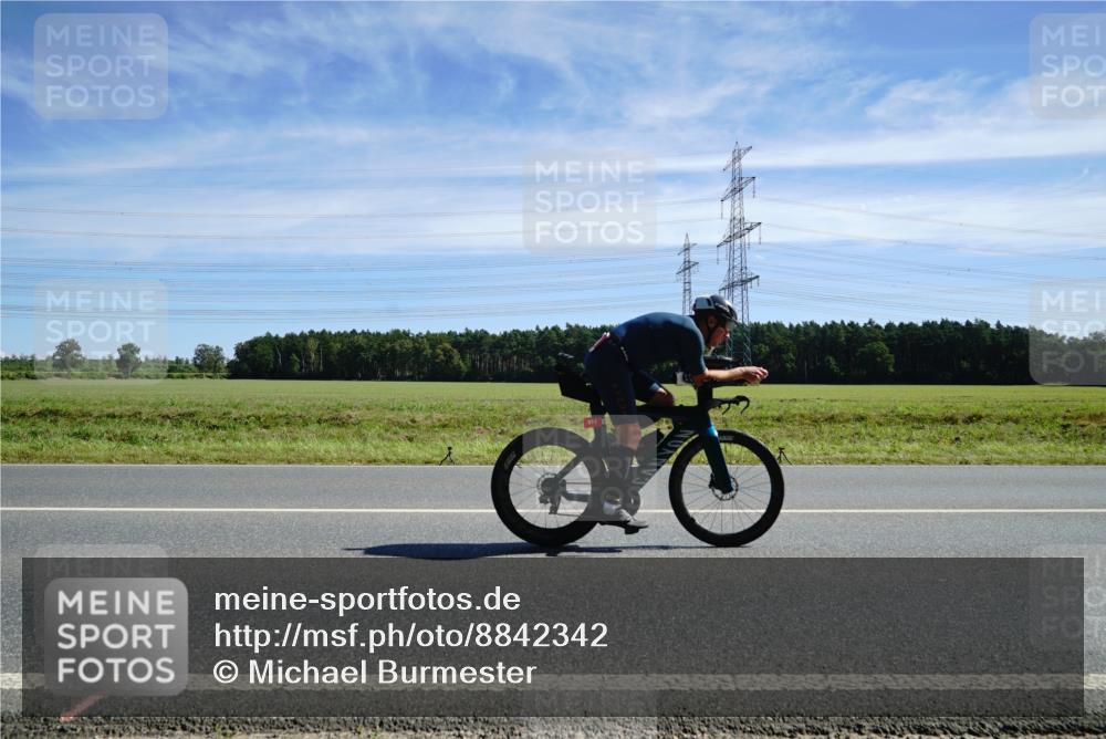 07.09.2025 - 19. Norderstedt Triathlon Michael Burmester http://msf.ph/oto/8842342 07.09.2025 12:29:59 Radfahren 145, 177, 251, 737, 811 meine-sportfotos.de