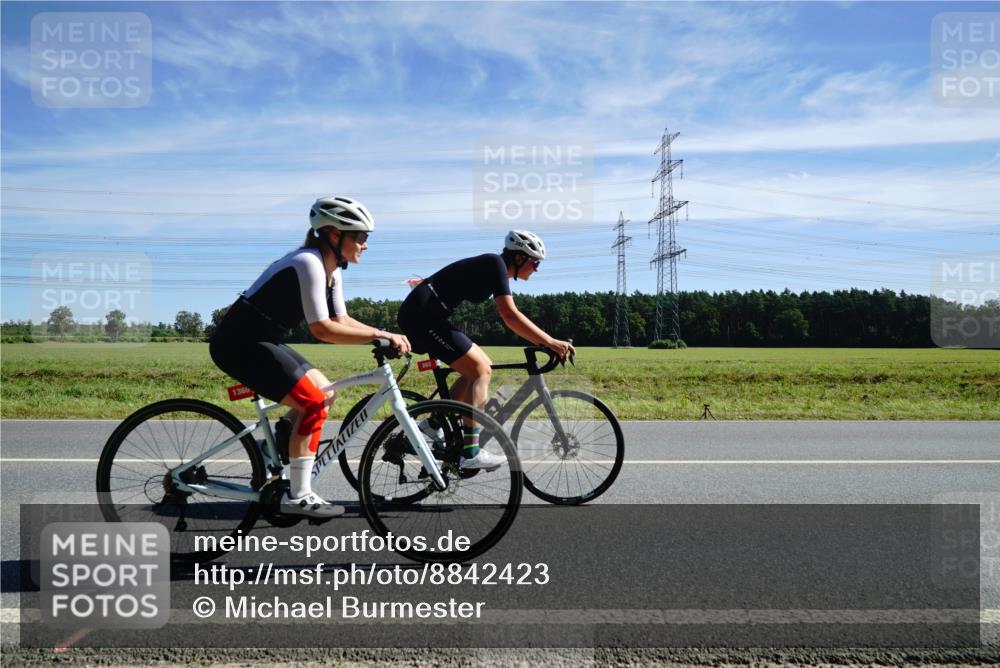 07.09.2025 - 19. Norderstedt Triathlon Michael Burmester http://msf.ph/oto/8842423 07.09.2025 12:30:29 Radfahren 207, 282, 1360 meine-sportfotos.de