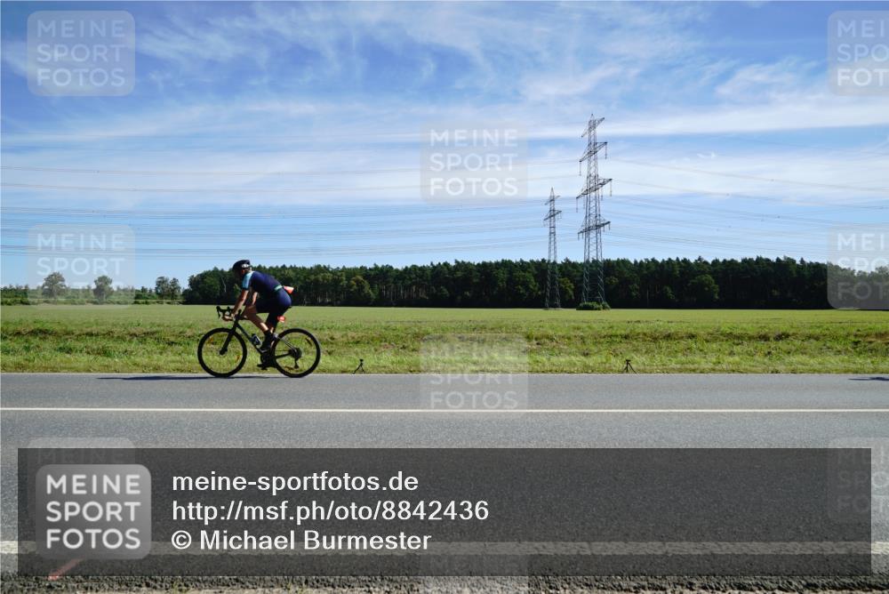 07.09.2025 - 19. Norderstedt Triathlon Michael Burmester http://msf.ph/oto/8842436 07.09.2025 12:30:34 Radfahren 207, 715, 1295 meine-sportfotos.de