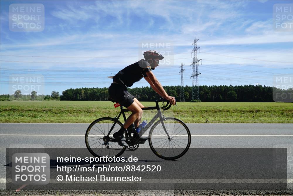 07.09.2025 - 19. Norderstedt Triathlon Michael Burmester http://msf.ph/oto/8842520 07.09.2025 12:31:25 Radfahren 227, 1238, 1311 meine-sportfotos.de
