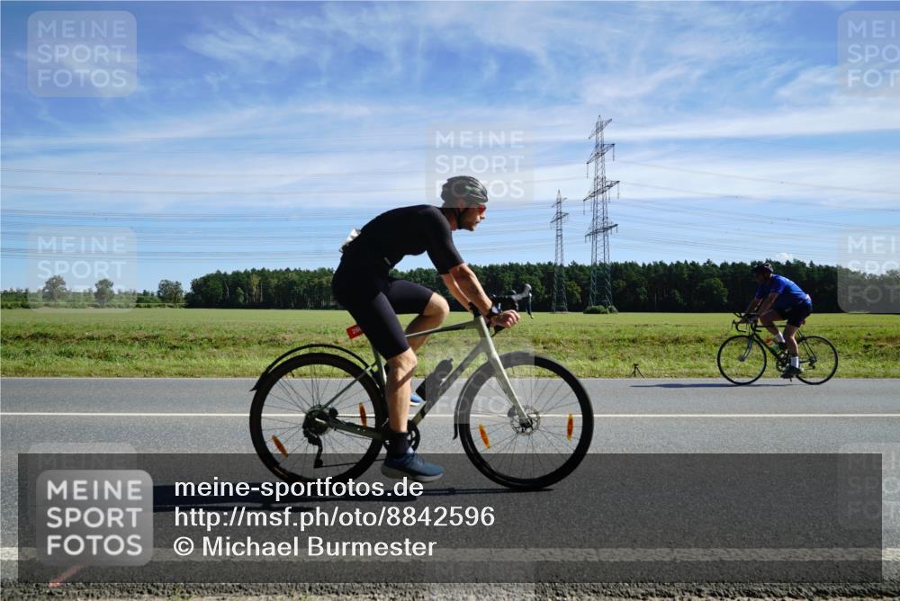 07.09.2025 - 19. Norderstedt Triathlon Michael Burmester http://msf.ph/oto/8842596 07.09.2025 12:32:04 Radfahren 260, 1321 meine-sportfotos.de