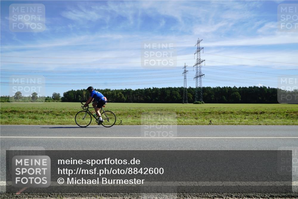 07.09.2025 - 19. Norderstedt Triathlon Michael Burmester http://msf.ph/oto/8842600 07.09.2025 12:32:05 Radfahren 260 meine-sportfotos.de
