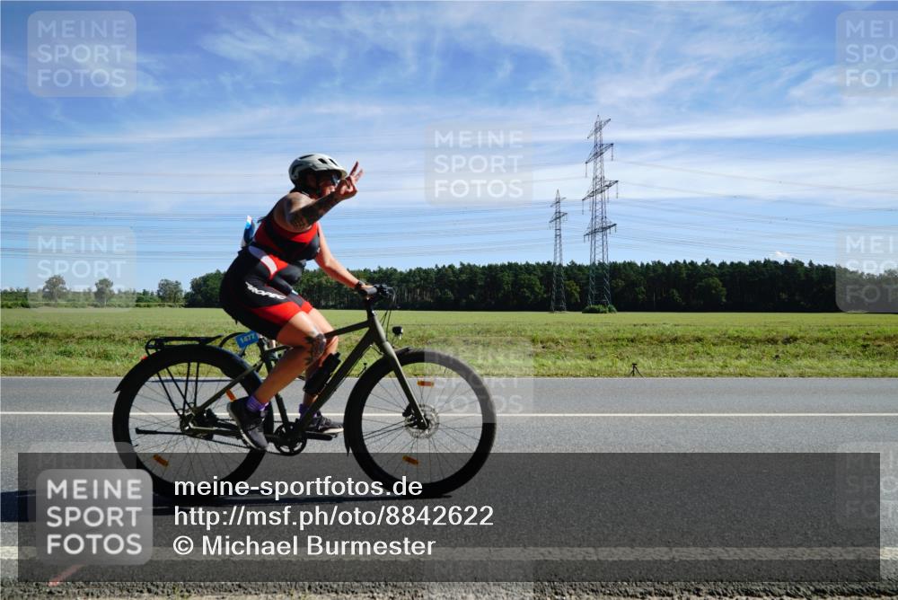 07.09.2025 - 19. Norderstedt Triathlon Michael Burmester http://msf.ph/oto/8842622 07.09.2025 12:32:29 Radfahren 304, 828, 1477 meine-sportfotos.de