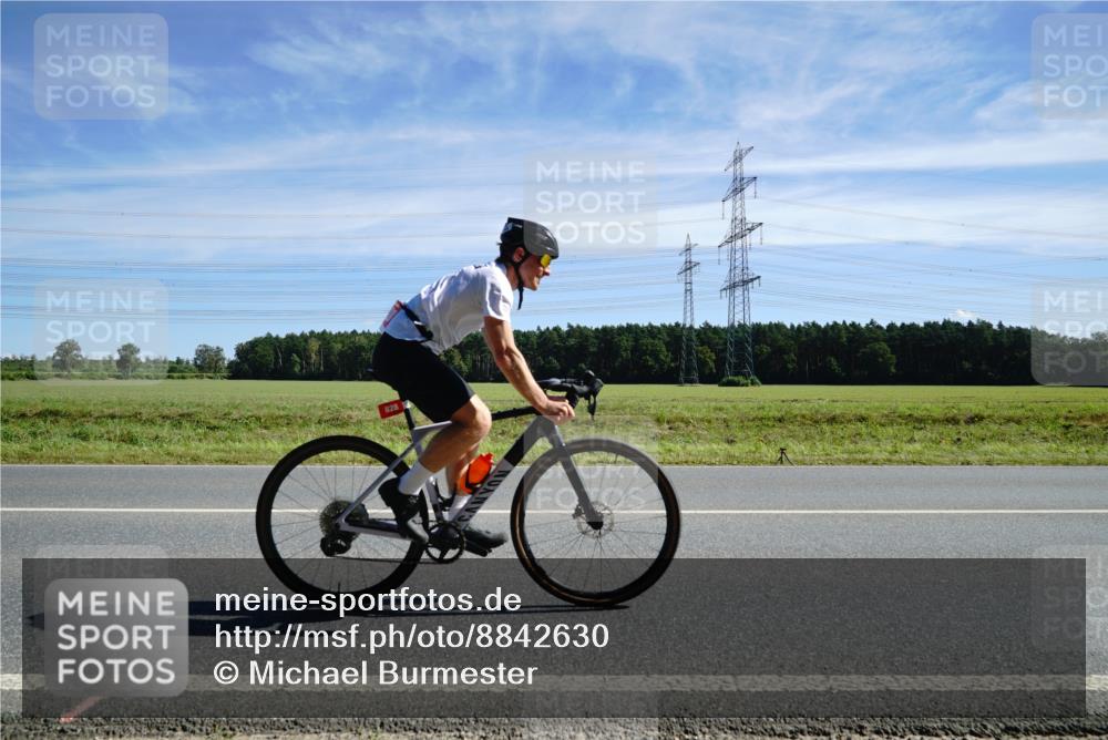 07.09.2025 - 19. Norderstedt Triathlon Michael Burmester http://msf.ph/oto/8842630 07.09.2025 12:32:31 Radfahren 304, 828, 1477 meine-sportfotos.de