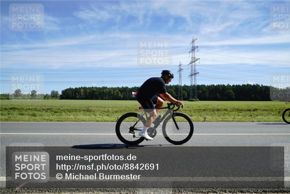 07.09.2025 - 19. Norderstedt Triathlon Michael Burmester http://msf.ph/oto/8842691 07.09.2025 12:33:09 Radfahren 182, 718, 853, 1276, 1342 meine-sportfotos.de
