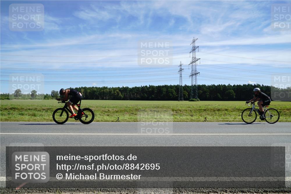 07.09.2025 - 19. Norderstedt Triathlon Michael Burmester http://msf.ph/oto/8842695 07.09.2025 12:33:10 Radfahren 182, 250, 718, 1342 meine-sportfotos.de
