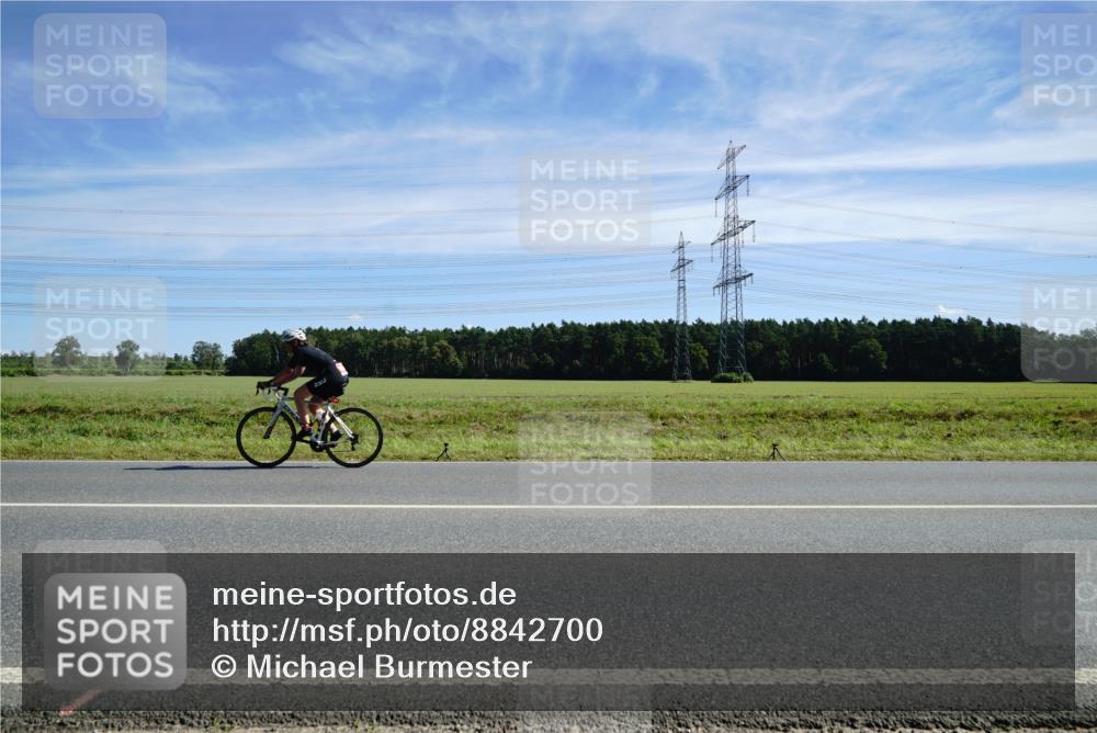 07.09.2025 - 19. Norderstedt Triathlon Michael Burmester http://msf.ph/oto/8842700 07.09.2025 12:33:11 Radfahren 182, 250, 1342 meine-sportfotos.de