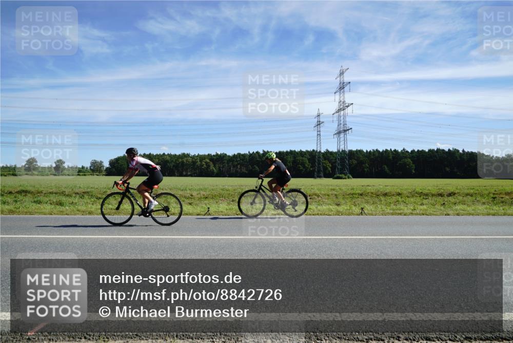 07.09.2025 - 19. Norderstedt Triathlon Michael Burmester http://msf.ph/oto/8842726 07.09.2025 12:33:28 Radfahren 1392 meine-sportfotos.de