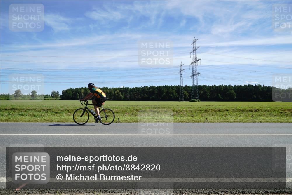 07.09.2025 - 19. Norderstedt Triathlon Michael Burmester http://msf.ph/oto/8842820 07.09.2025 12:34:03 Radfahren 272, 273 meine-sportfotos.de
