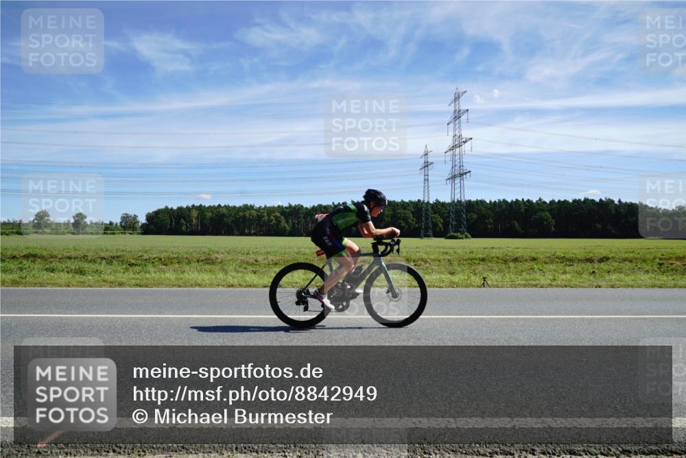 07.09.2025 - 19. Norderstedt Triathlon Michael Burmester http://msf.ph/oto/8842949 07.09.2025 12:35:12 Radfahren 213, 827, 1396 meine-sportfotos.de