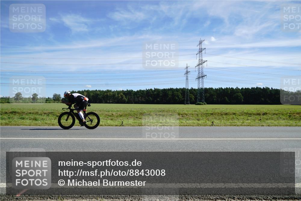 07.09.2025 - 19. Norderstedt Triathlon Michael Burmester http://msf.ph/oto/8843008 07.09.2025 12:35:32 Radfahren 1297 meine-sportfotos.de