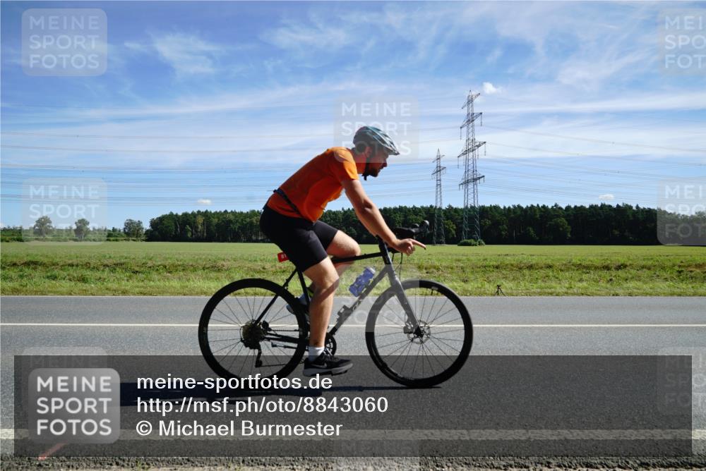 07.09.2025 - 19. Norderstedt Triathlon Michael Burmester http://msf.ph/oto/8843060 07.09.2025 12:35:49 Radfahren 283, 786, 810 meine-sportfotos.de