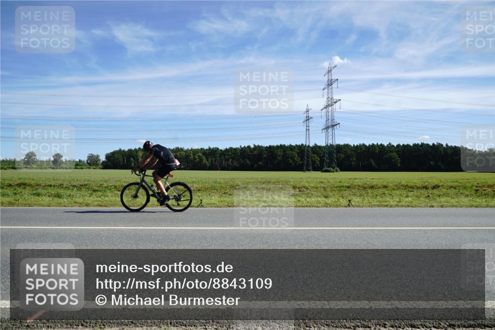 07.09.2025 - 19. Norderstedt Triathlon Michael Burmester http://msf.ph/oto/8843109 07.09.2025 12:36:02 Radfahren 725 meine-sportfotos.de