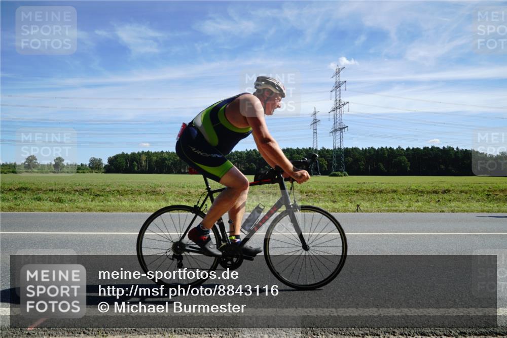 07.09.2025 - 19. Norderstedt Triathlon Michael Burmester http://msf.ph/oto/8843116 07.09.2025 12:36:05 Radfahren 725, 1296 meine-sportfotos.de