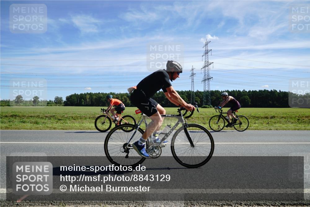 07.09.2025 - 19. Norderstedt Triathlon Michael Burmester http://msf.ph/oto/8843129 07.09.2025 12:36:08 Radfahren 725, 1296 meine-sportfotos.de