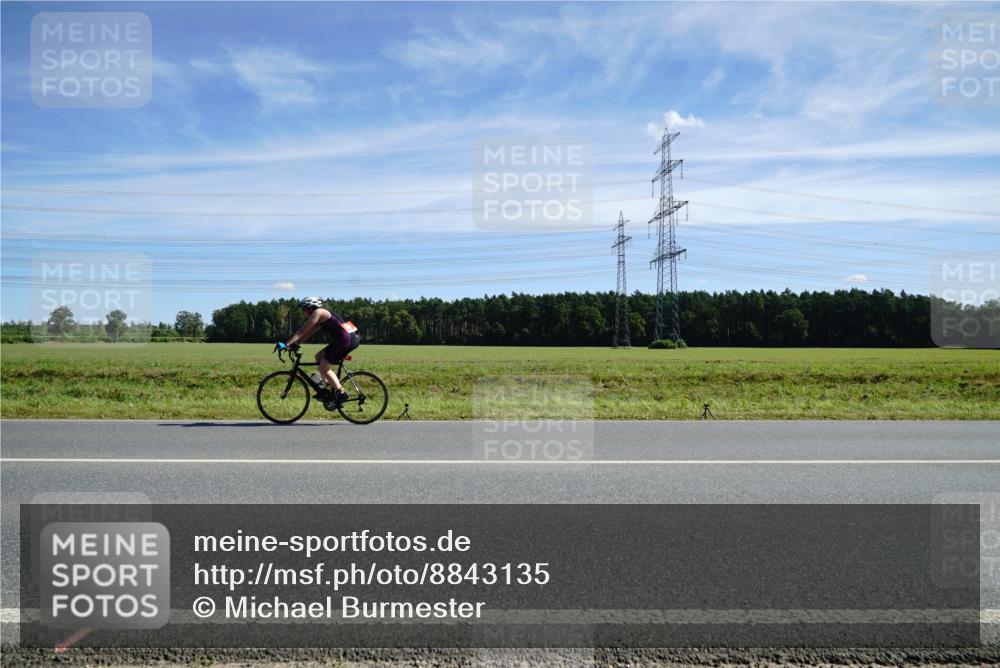 07.09.2025 - 19. Norderstedt Triathlon Michael Burmester http://msf.ph/oto/8843135 07.09.2025 12:36:09 Radfahren 1296 meine-sportfotos.de