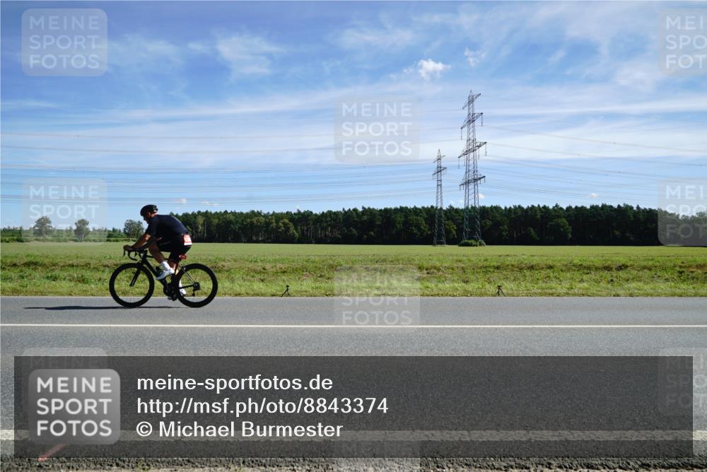 07.09.2025 - 19. Norderstedt Triathlon Michael Burmester http://msf.ph/oto/8843374 07.09.2025 12:37:56 Radfahren 274 meine-sportfotos.de