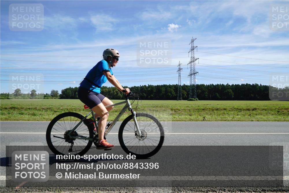 07.09.2025 - 19. Norderstedt Triathlon Michael Burmester http://msf.ph/oto/8843396 07.09.2025 12:38:05 Radfahren 205, 301, 1252 meine-sportfotos.de