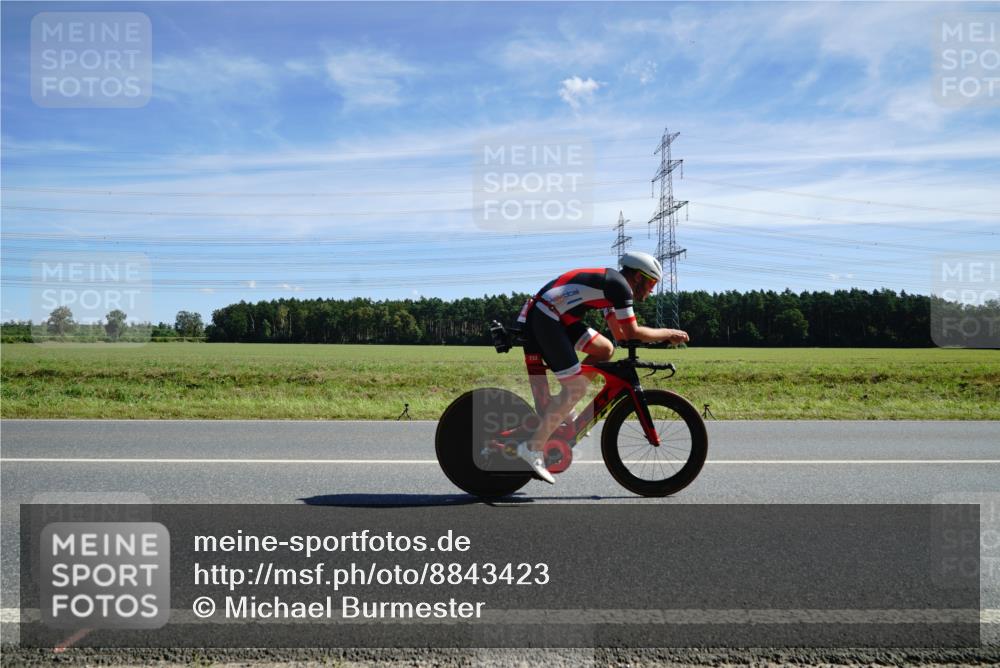 07.09.2025 - 19. Norderstedt Triathlon Michael Burmester http://msf.ph/oto/8843423 07.09.2025 12:38:23 Radfahren 712, 732 meine-sportfotos.de