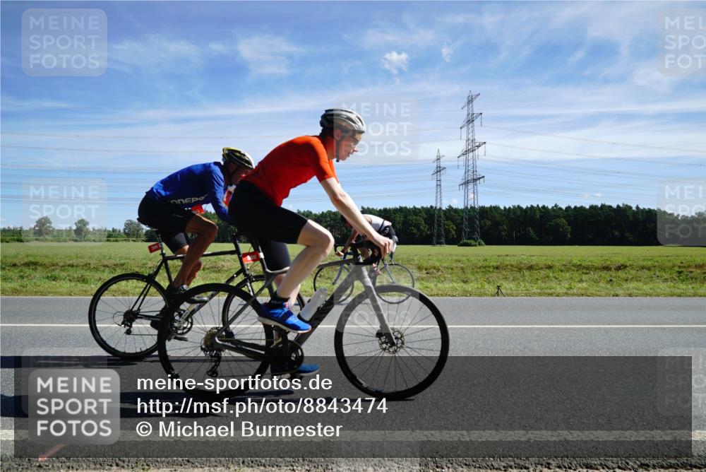 07.09.2025 - 19. Norderstedt Triathlon Michael Burmester http://msf.ph/oto/8843474 07.09.2025 12:38:38 Radfahren 224, 247, 309, 766, 808 meine-sportfotos.de