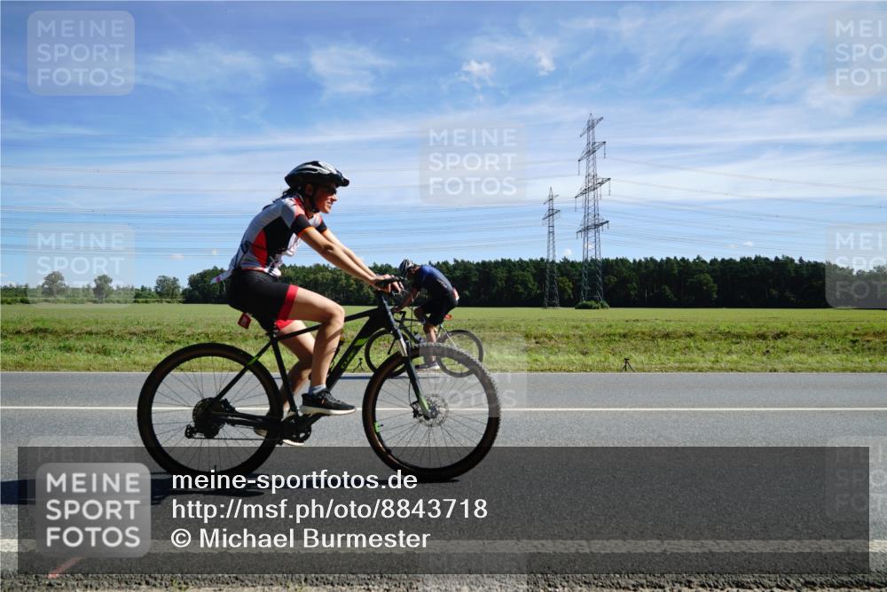 07.09.2025 - 19. Norderstedt Triathlon Michael Burmester http://msf.ph/oto/8843718 07.09.2025 12:38:57 Radfahren 1298 meine-sportfotos.de
