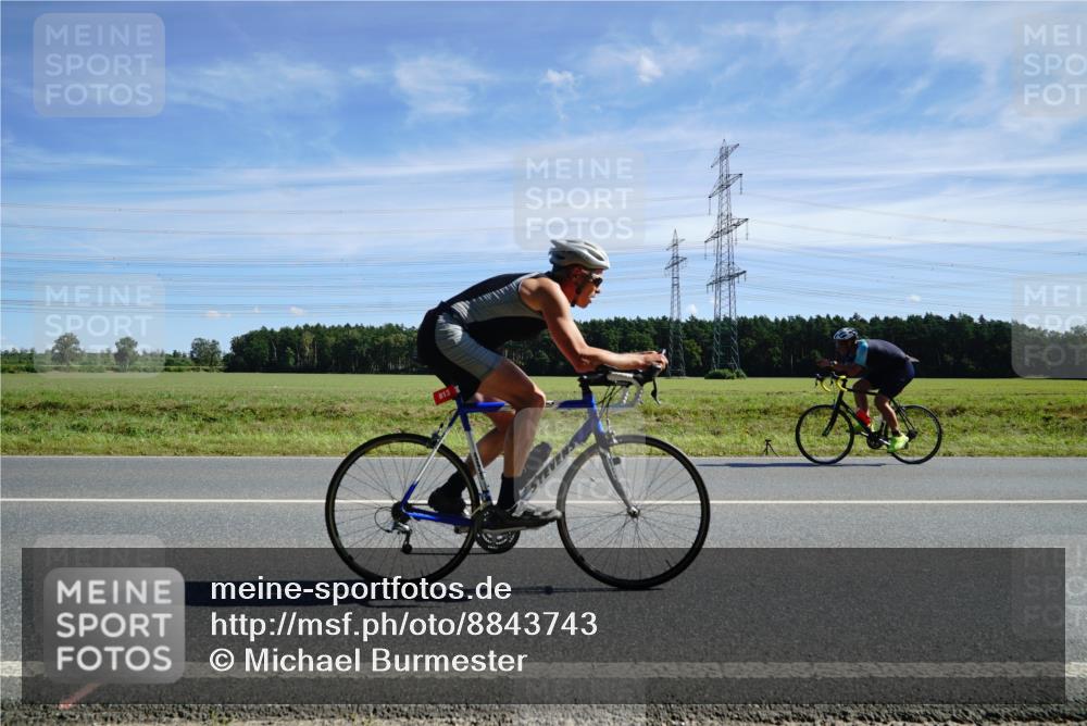 07.09.2025 - 19. Norderstedt Triathlon Michael Burmester http://msf.ph/oto/8843743 07.09.2025 12:39:16 Radfahren 813 meine-sportfotos.de