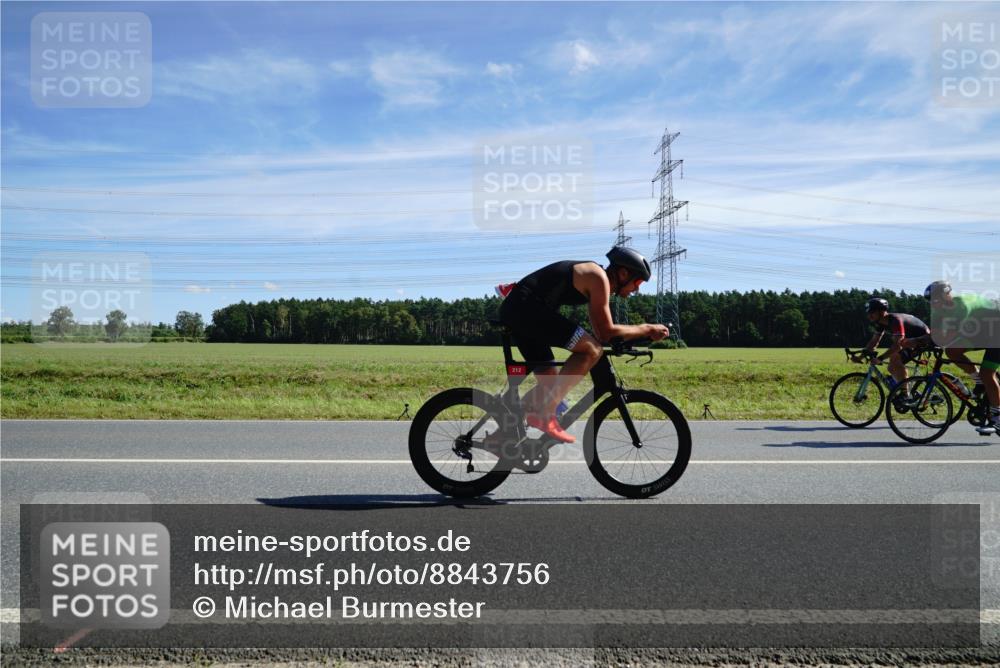 07.09.2025 - 19. Norderstedt Triathlon Michael Burmester http://msf.ph/oto/8843756 07.09.2025 12:39:27 Radfahren 212 meine-sportfotos.de