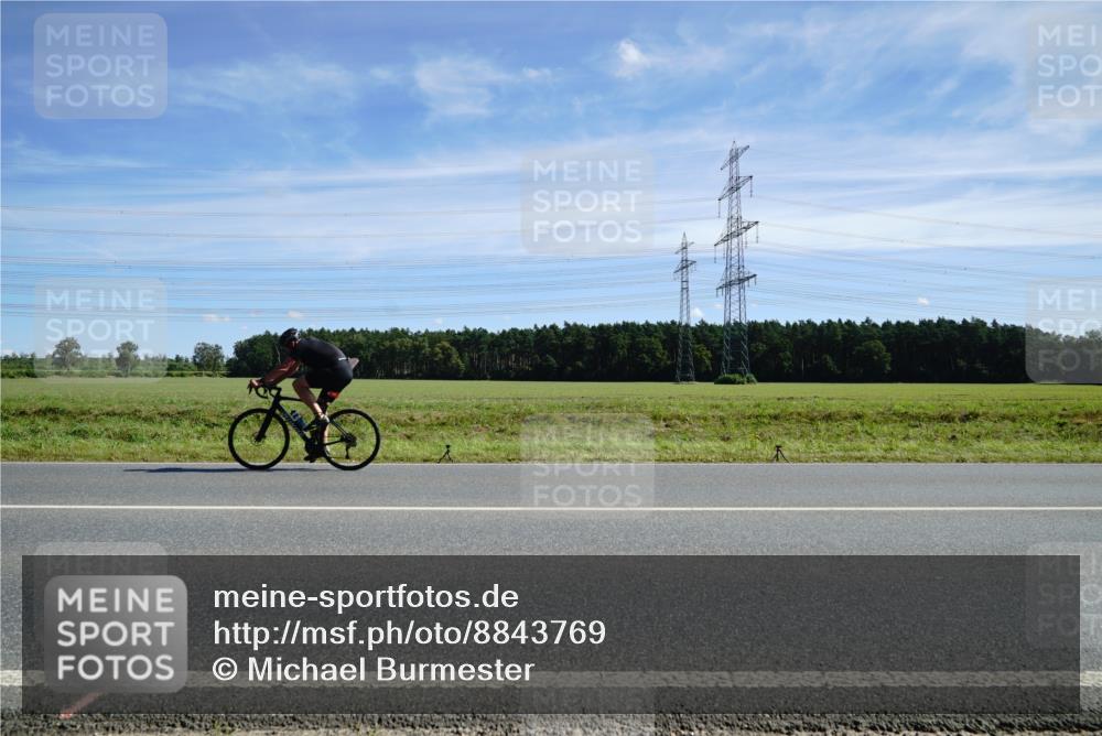 07.09.2025 - 19. Norderstedt Triathlon Michael Burmester http://msf.ph/oto/8843769 07.09.2025 12:39:35 Radfahren  meine-sportfotos.de