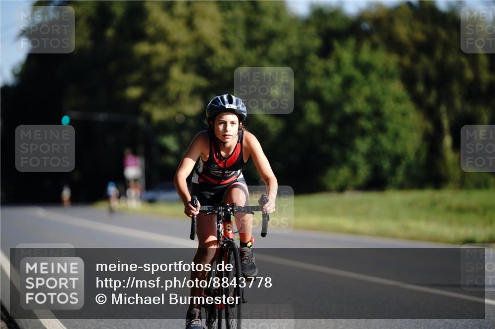 07.09.2025 - 19. Norderstedt Triathlon Michael Burmester http://msf.ph/oto/8843778 07.09.2025 09:39:18 Radfahren 563, 587 meine-sportfotos.de