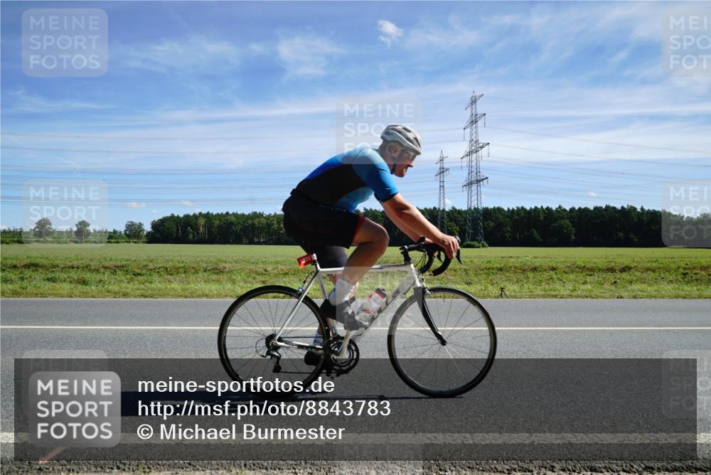 07.09.2025 - 19. Norderstedt Triathlon Michael Burmester http://msf.ph/oto/8843783 07.09.2025 12:39:56 Radfahren 1235 meine-sportfotos.de