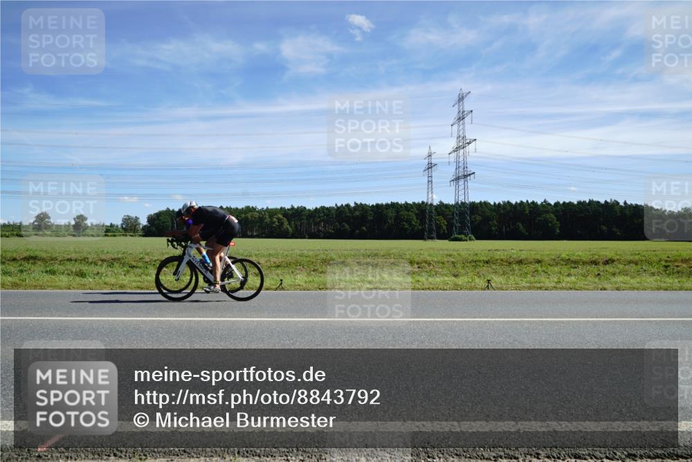 07.09.2025 - 19. Norderstedt Triathlon Michael Burmester http://msf.ph/oto/8843792 07.09.2025 12:40:18 Radfahren 811, 1256 meine-sportfotos.de