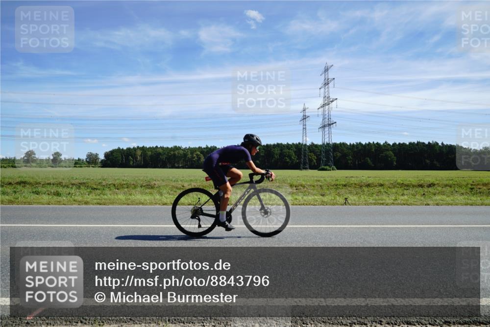 07.09.2025 - 19. Norderstedt Triathlon Michael Burmester http://msf.ph/oto/8843796 07.09.2025 12:40:18 Radfahren 811, 1256 meine-sportfotos.de