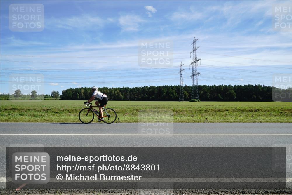 07.09.2025 - 19. Norderstedt Triathlon Michael Burmester http://msf.ph/oto/8843801 07.09.2025 12:40:21 Radfahren 811, 1256, 1269 meine-sportfotos.de