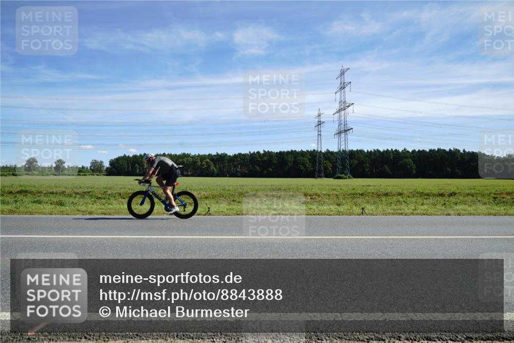 07.09.2025 - 19. Norderstedt Triathlon Michael Burmester http://msf.ph/oto/8843888 07.09.2025 12:41:30 Radfahren 858 meine-sportfotos.de