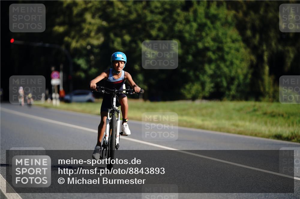 07.09.2025 - 19. Norderstedt Triathlon Michael Burmester http://msf.ph/oto/8843893 07.09.2025 09:40:27 Radfahren 554 meine-sportfotos.de
