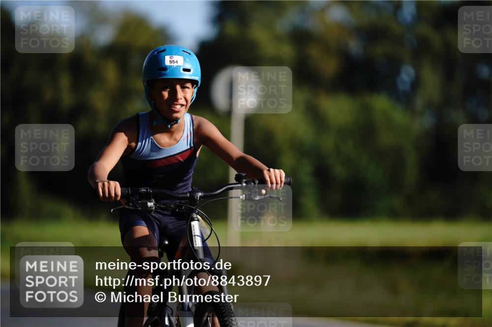 07.09.2025 - 19. Norderstedt Triathlon Michael Burmester http://msf.ph/oto/8843897 07.09.2025 09:40:29 Radfahren 554, 577 meine-sportfotos.de