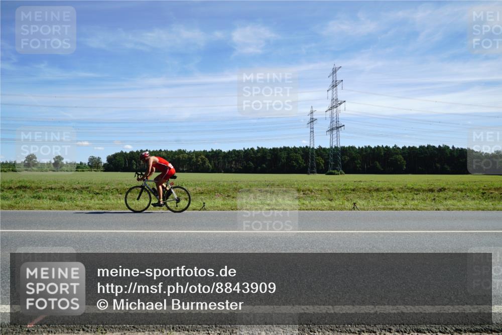 07.09.2025 - 19. Norderstedt Triathlon Michael Burmester http://msf.ph/oto/8843909 07.09.2025 12:41:42 Radfahren 752 meine-sportfotos.de