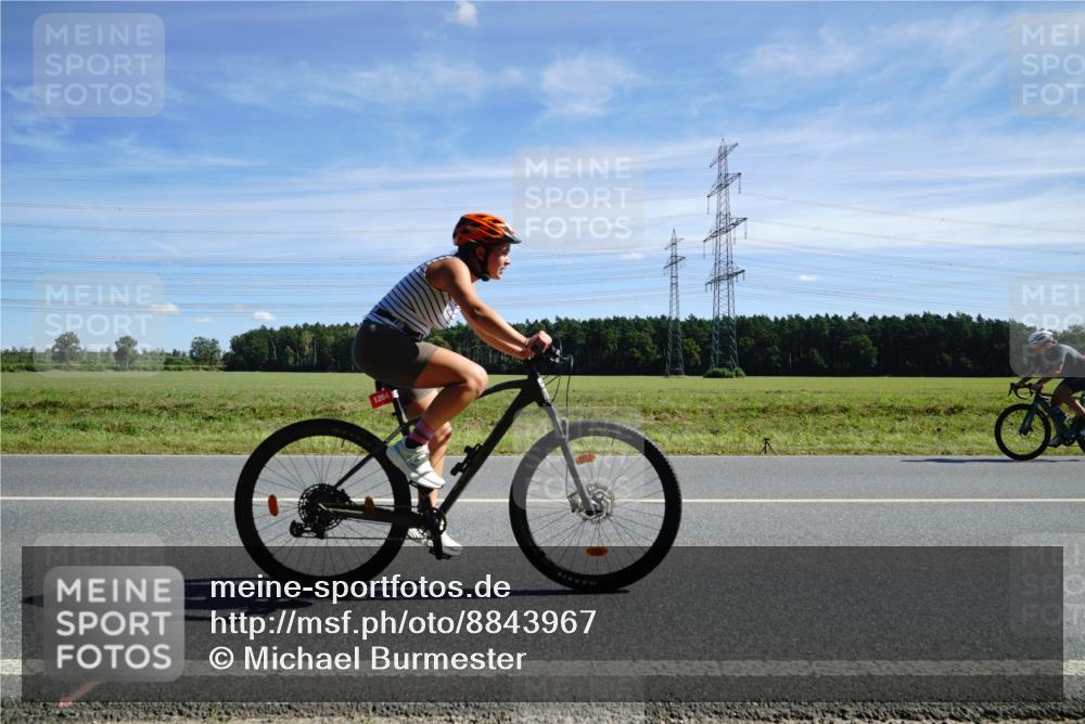 07.09.2025 - 19. Norderstedt Triathlon Michael Burmester http://msf.ph/oto/8843967 07.09.2025 12:42:37 Radfahren 290, 295, 698, 1264 meine-sportfotos.de