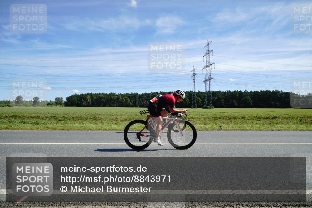 07.09.2025 - 19. Norderstedt Triathlon Michael Burmester http://msf.ph/oto/8843971 07.09.2025 12:42:38 Radfahren 290, 295, 698, 1264 meine-sportfotos.de